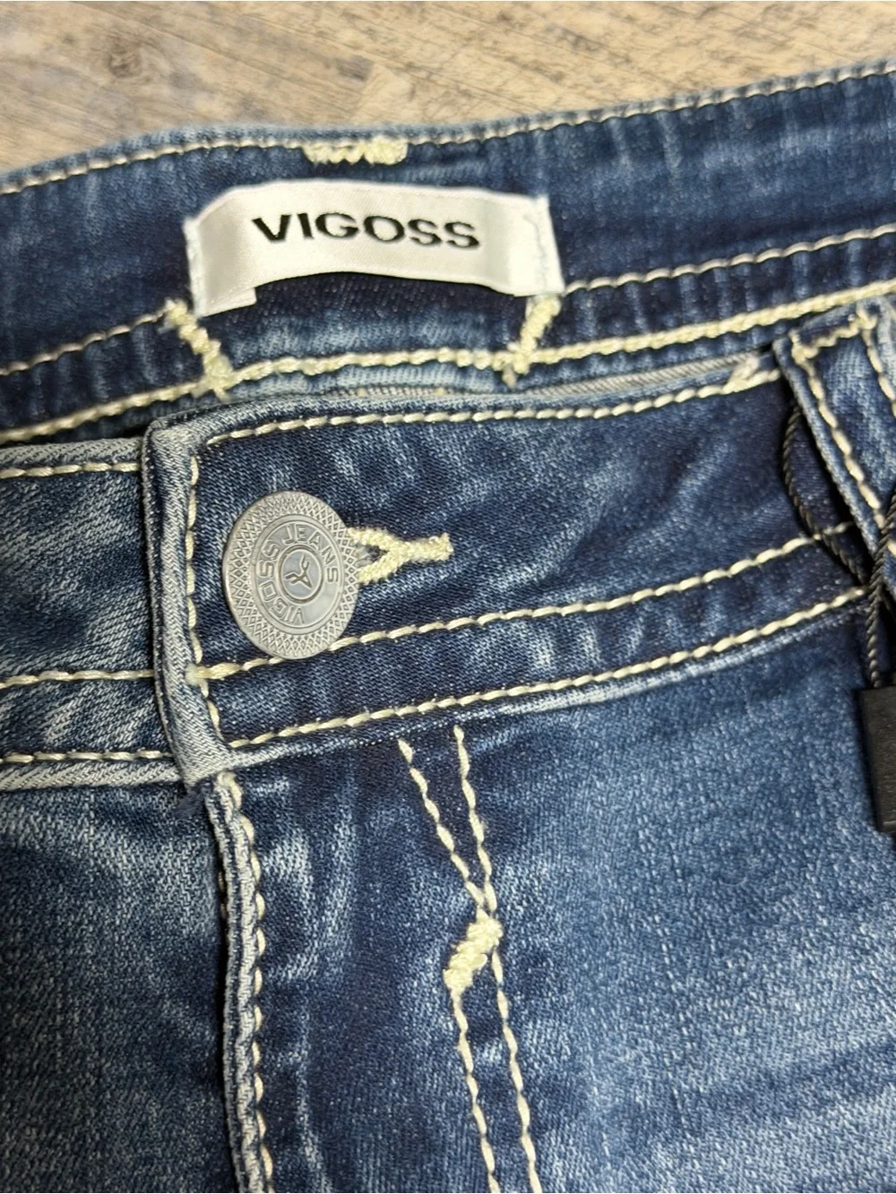 Vigoss Womens Size 18 Bermuda Denim Shorts Embellished Cuffed Stretch Jeans NWT